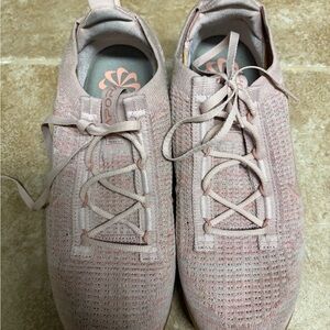 Nike Women's Light Pink gym shoes